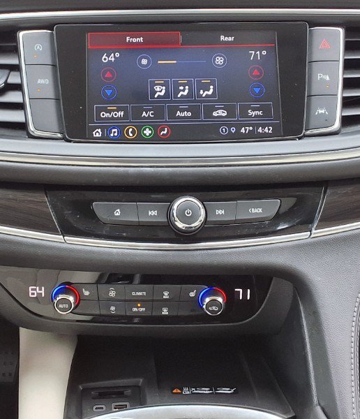 Used 2023 Buick Enclave Essence AWD/4WD image 19