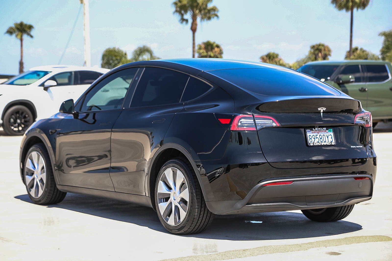 Used 2024 Tesla Model Y Long Range AWD/4WD image 5