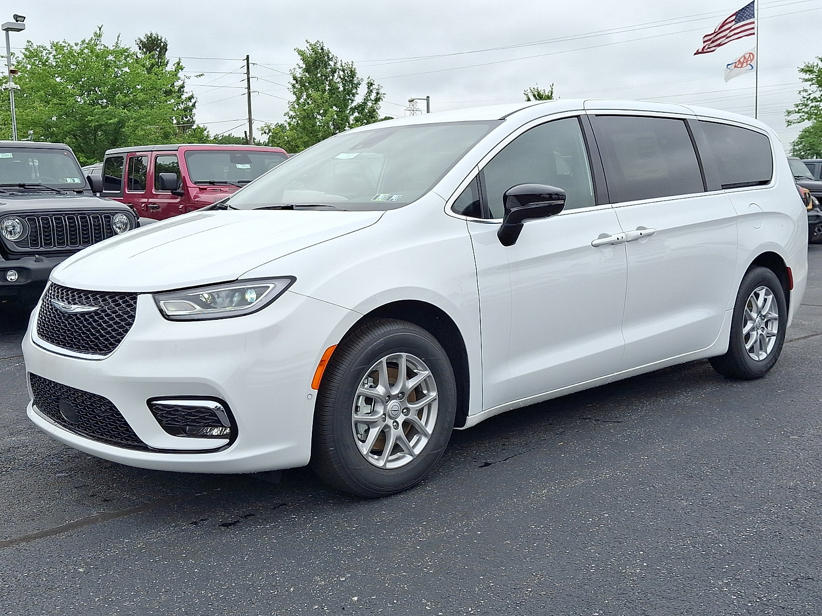 New 2026 Chrysler Pacifica Select FWD image 1