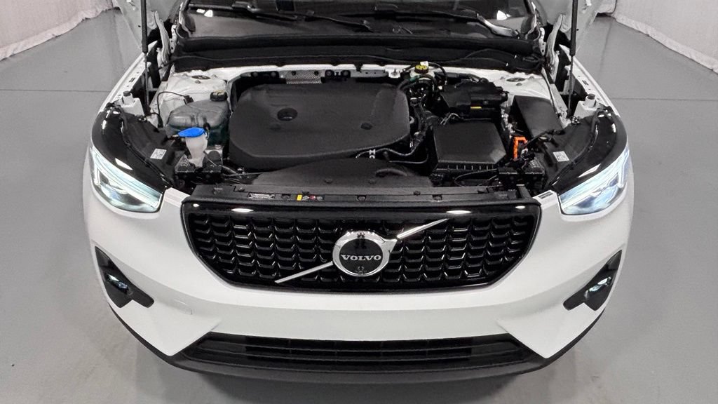 Certified 2026 Volvo XC40 B5 Plus AWD/4WD image 29