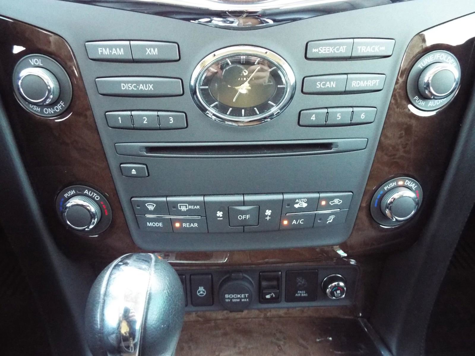 Used 2014 INFINITI QX80 4WD w/ Deluxe Touring Package image 20