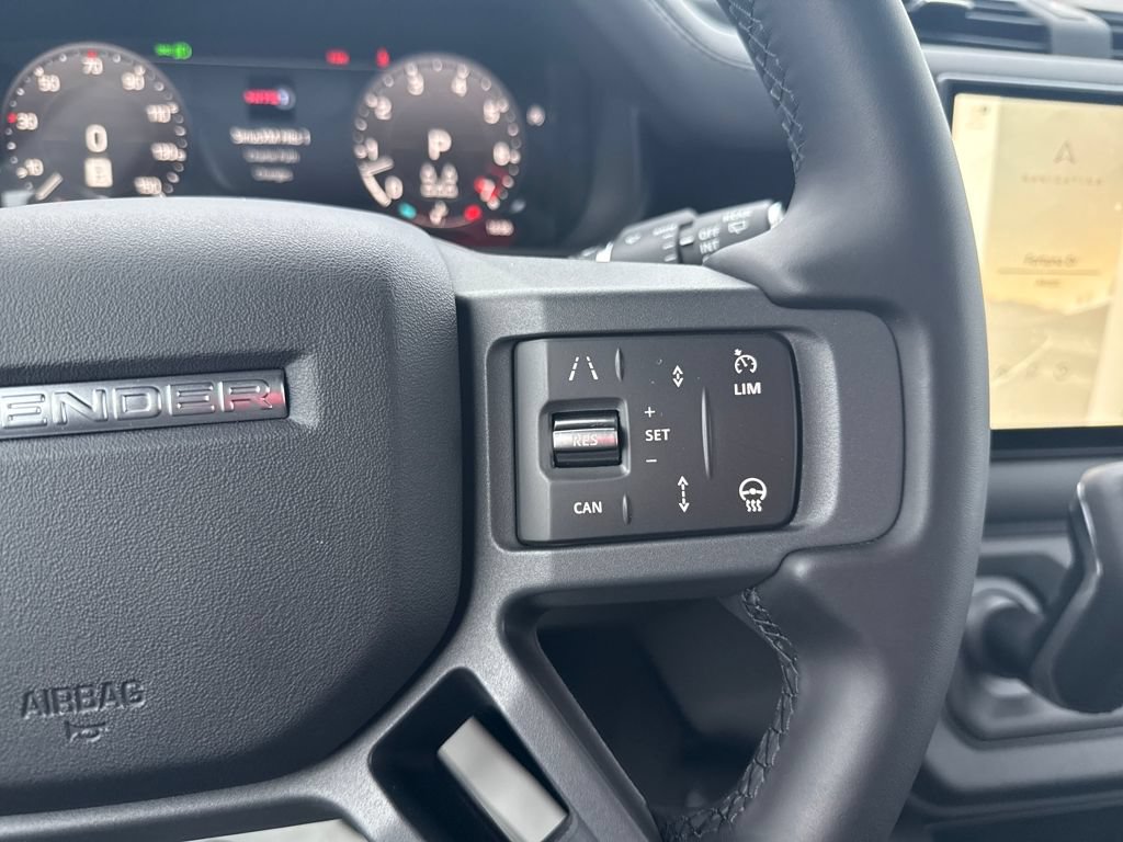 Used 2025 Land Rover Defender 130 X-Dynamic SE AWD/4WD image 19
