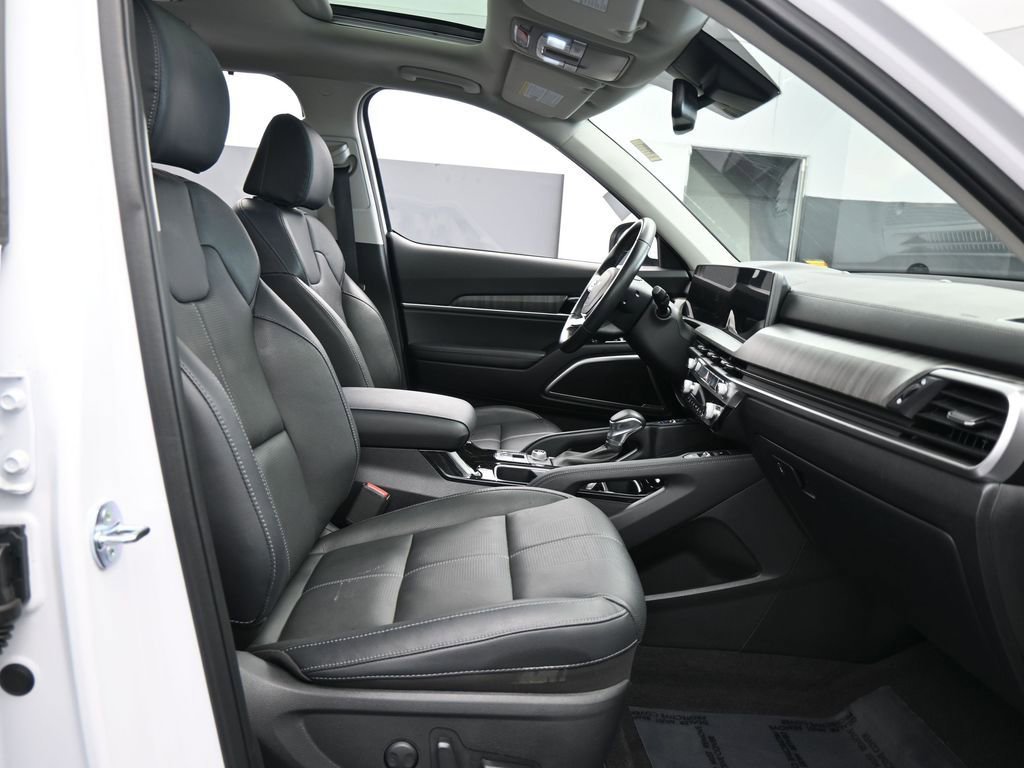 Used 2023 Kia Telluride EX image 48