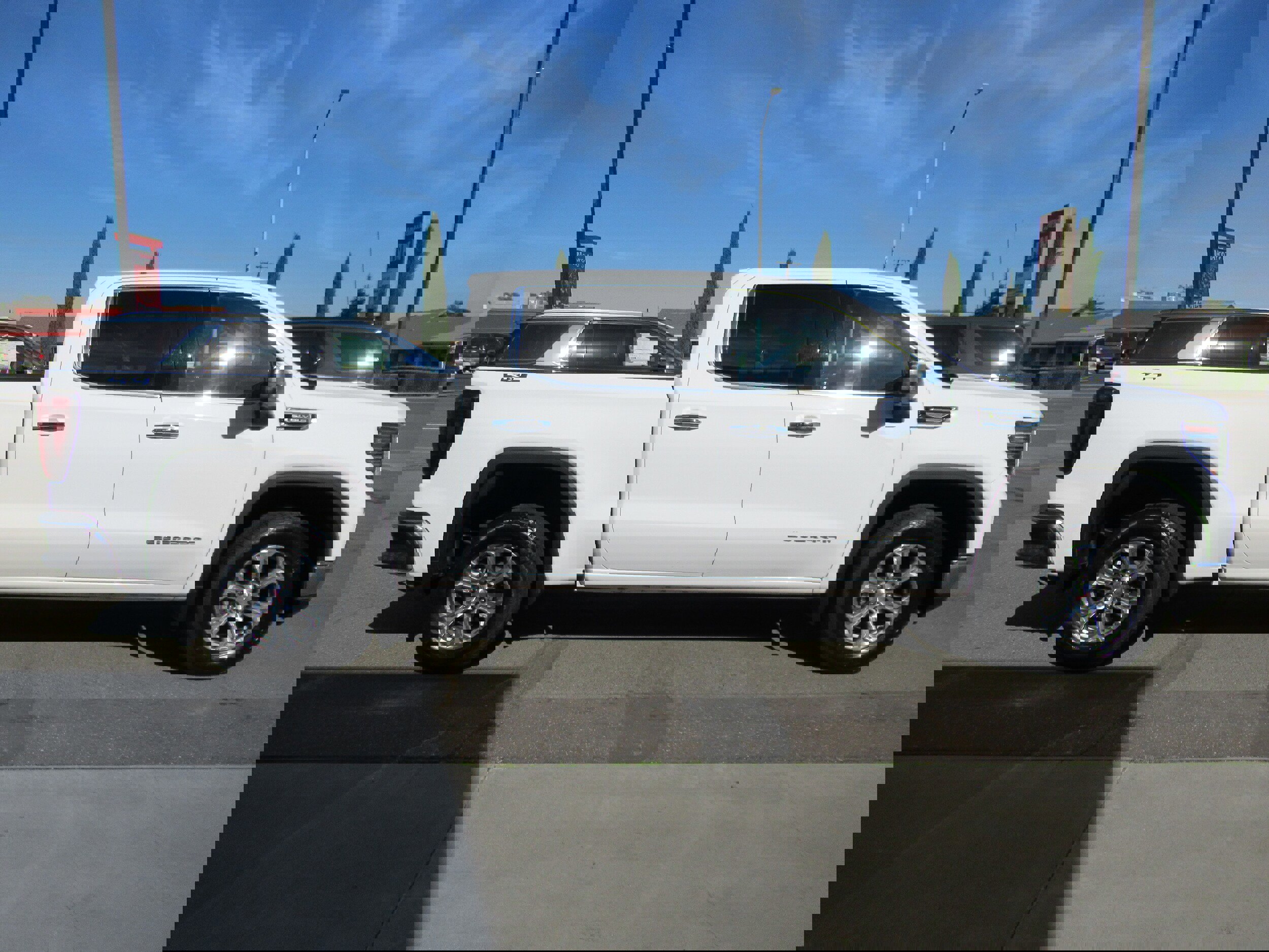 Used 2024 GMC Sierra 1500 SLT image 4