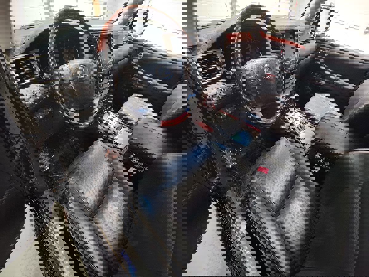 Used 2015 Lexus LX 570 4WD w/ Luxury Package image 32