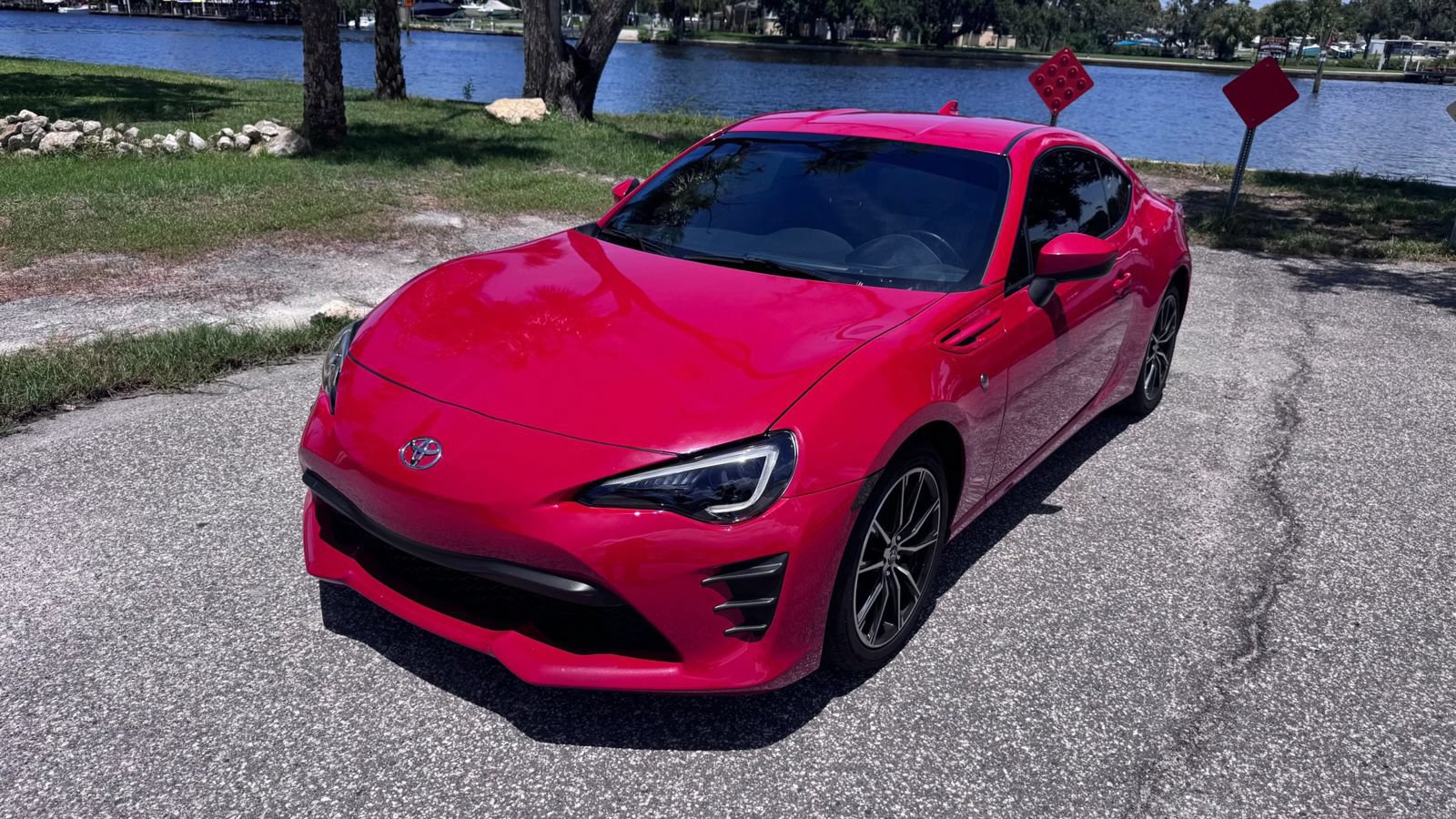 Used 2017 Toyota 86 RWD image 2