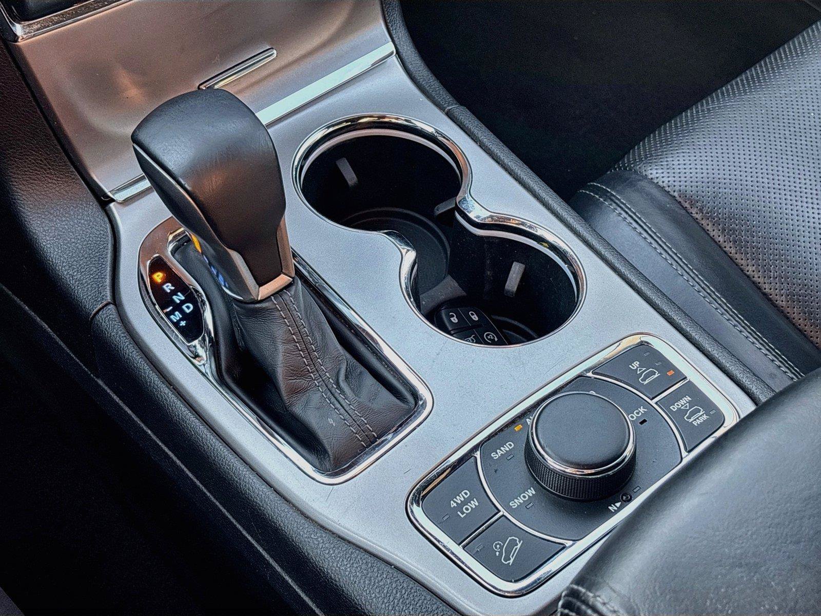 Used 2019 Jeep Grand Cherokee Overland AWD/4WD image 15