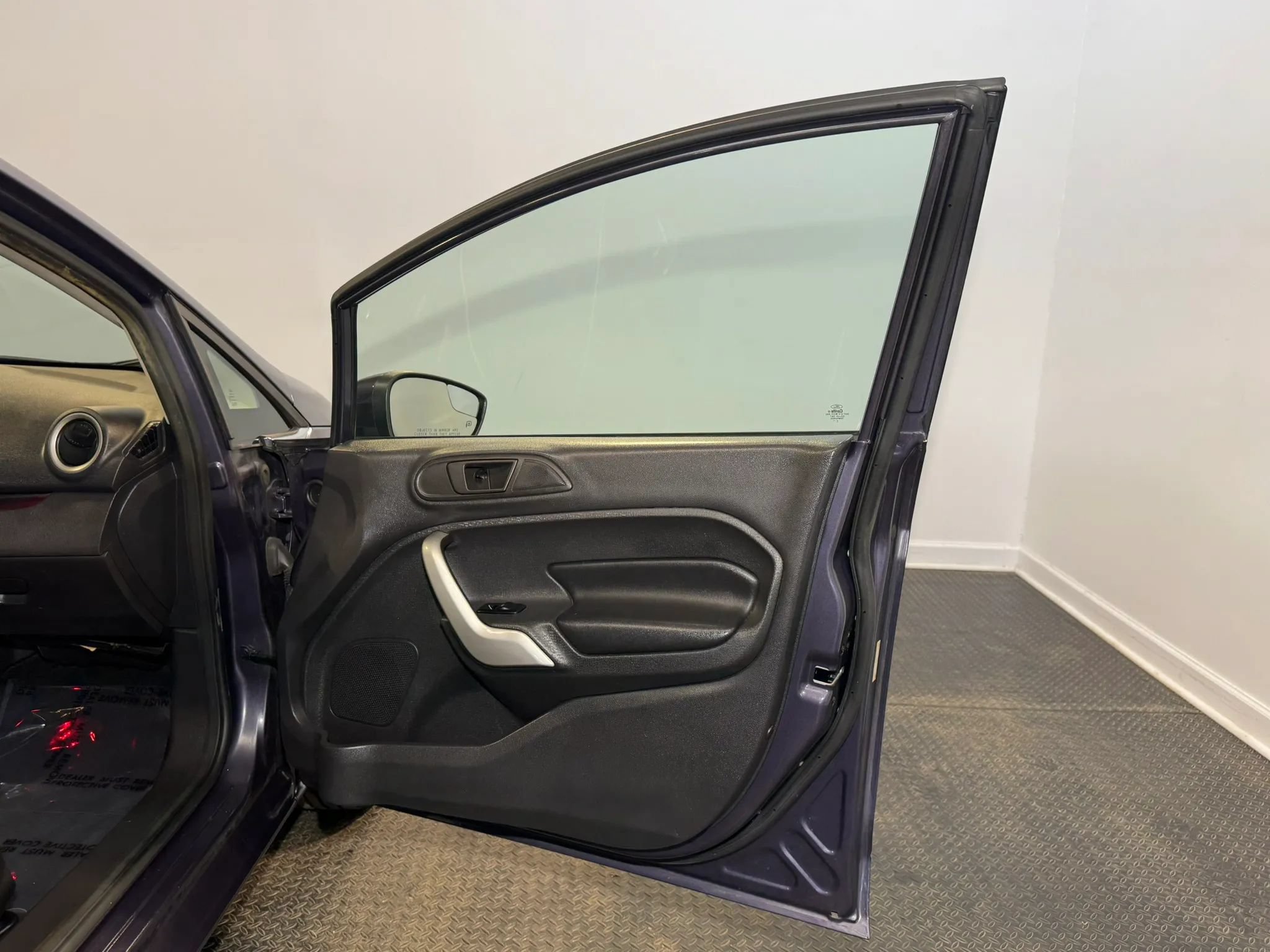 Used 2012 Ford Fiesta SES FWD image 22