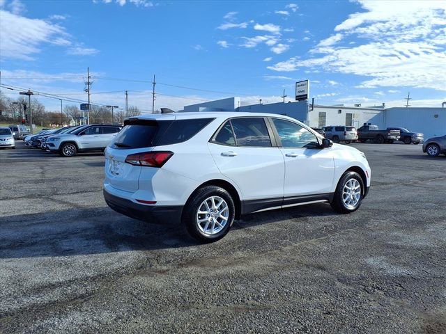 Used 2024 Chevrolet Equinox LS w/ LS Convenience Package image 16