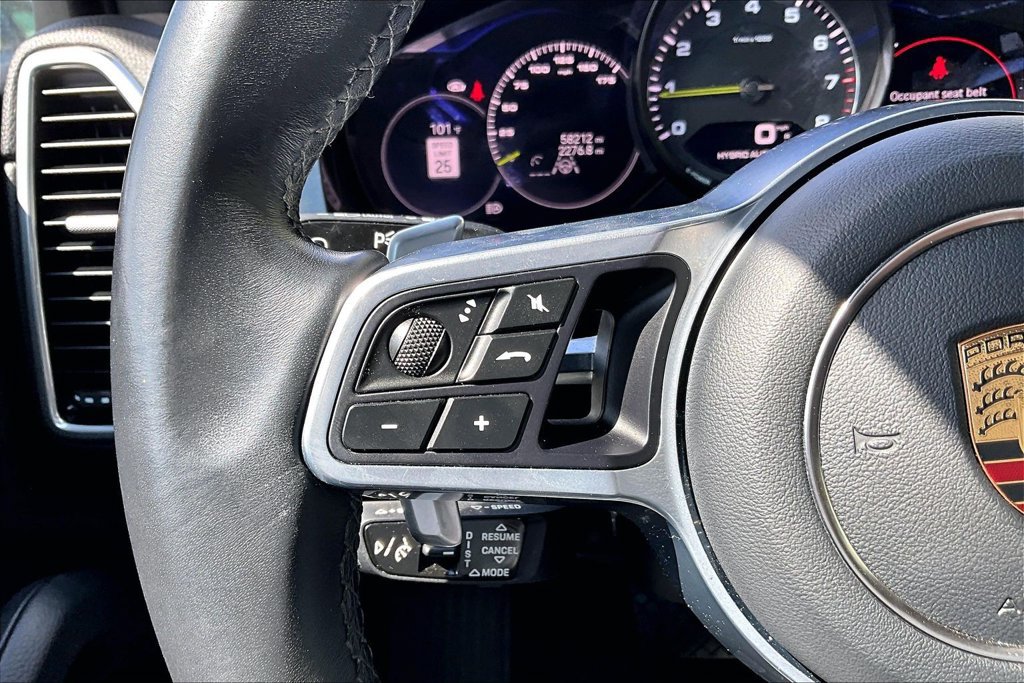 Used 2022 Porsche Cayenne Platinum Edition AWD/4WD image 24