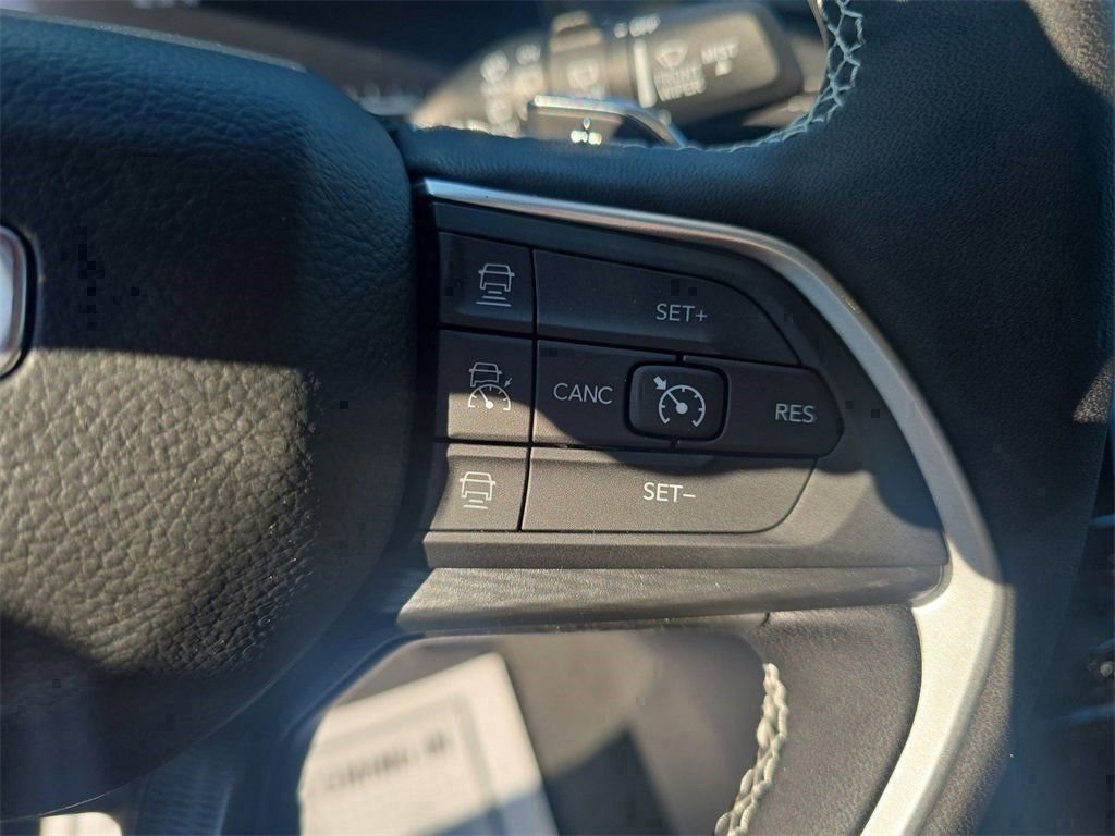 New 2025 Jeep Grand Cherokee L Altitude image 18
