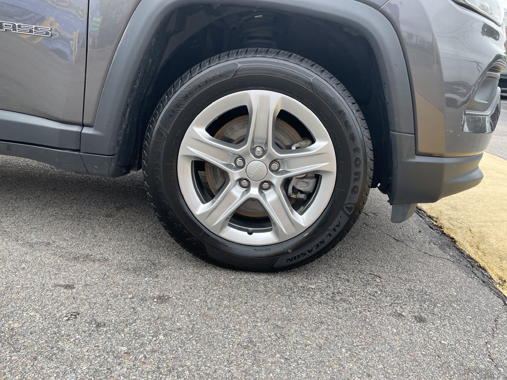 Certified 2024 Jeep Compass Latitude AWD/4WD image 11