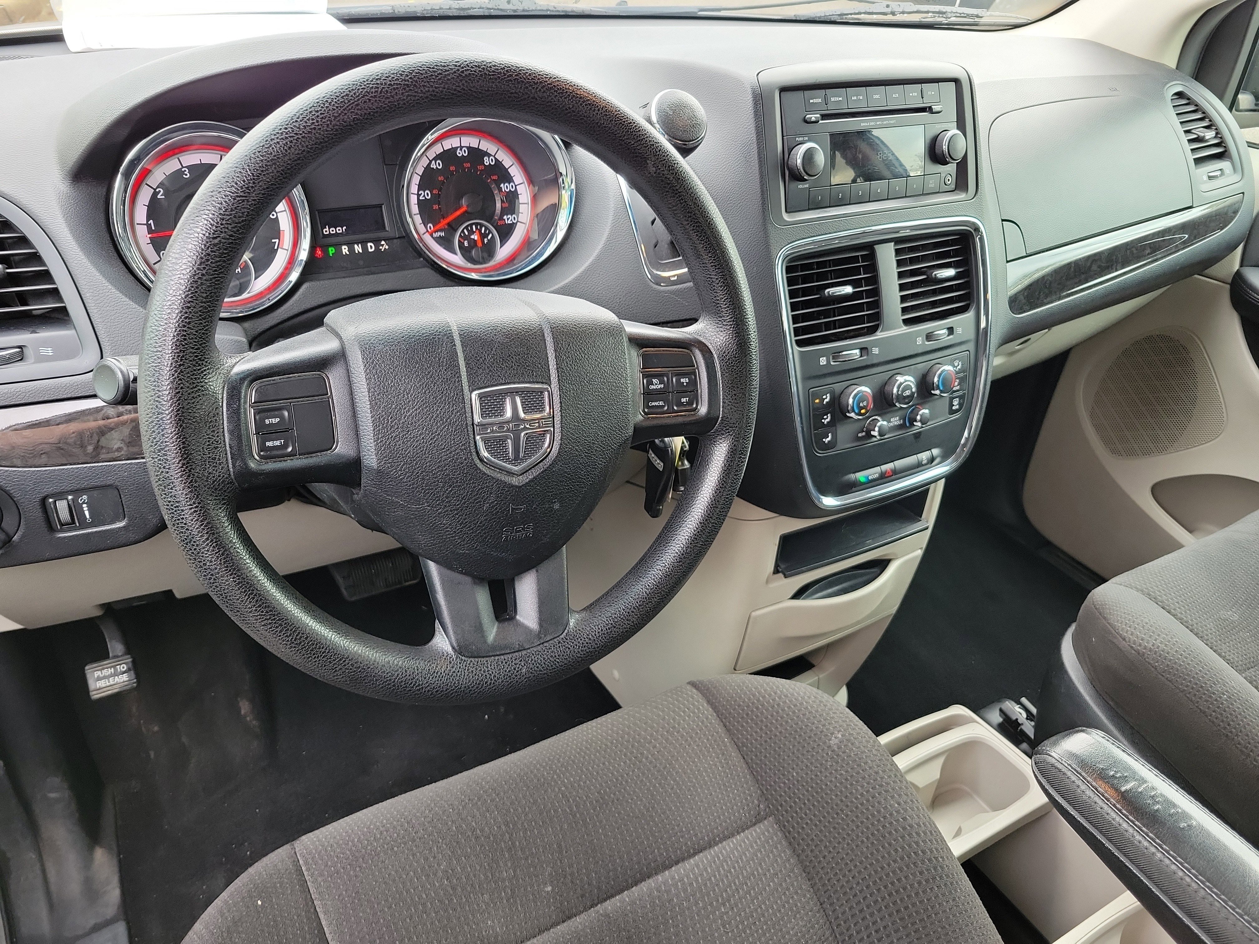 Used 2013 Dodge Grand Caravan SE image 2