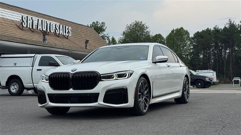 Used 2022 BMW 740i w/ M Sport Package RWD image 2