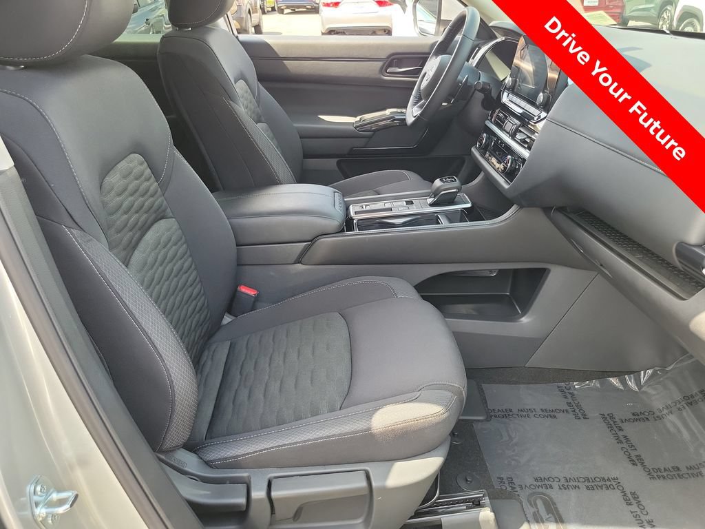 Certified 2025 Nissan Pathfinder SV FWD image 17
