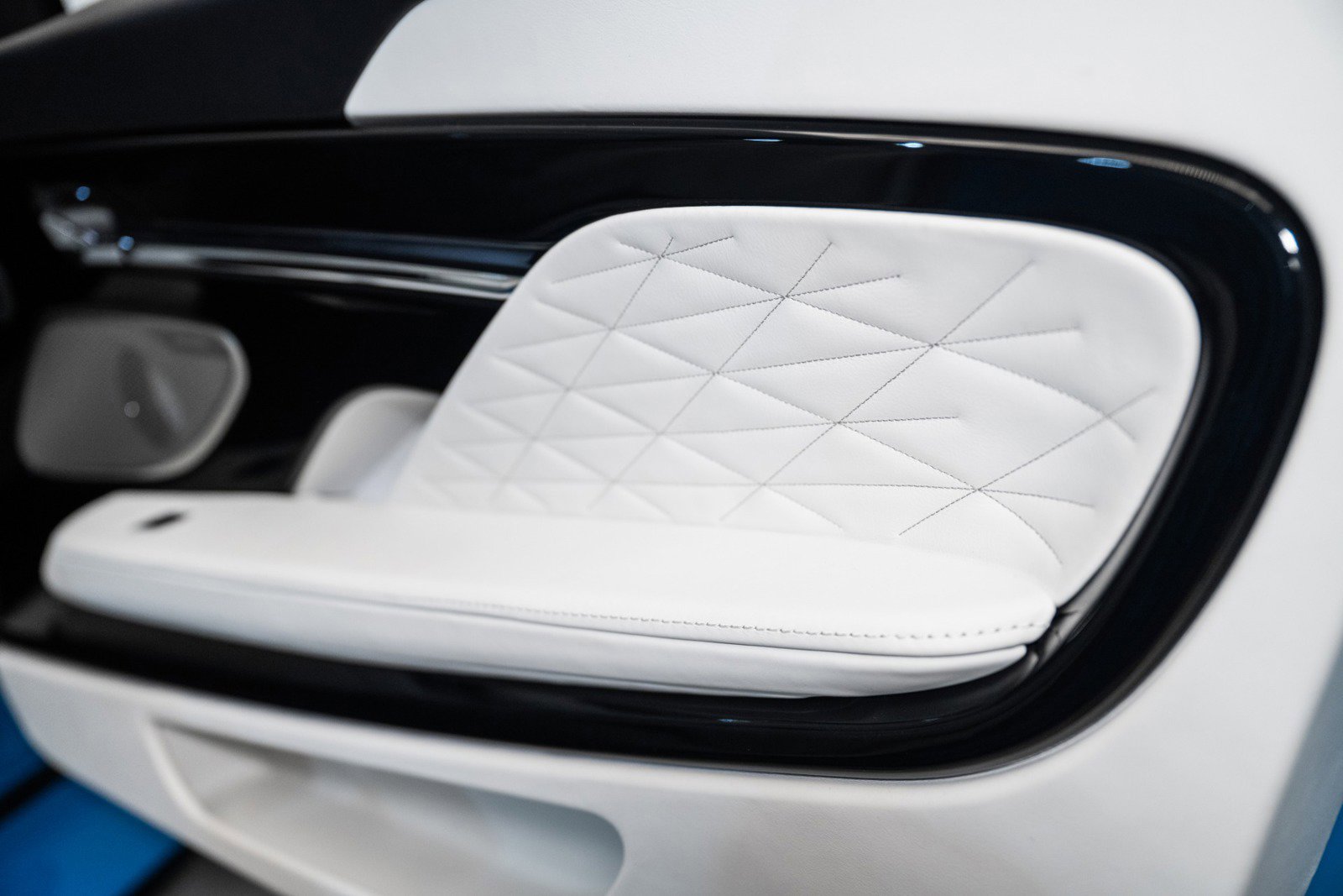 Used 2025 Aston Martin DB12 Volante image 39