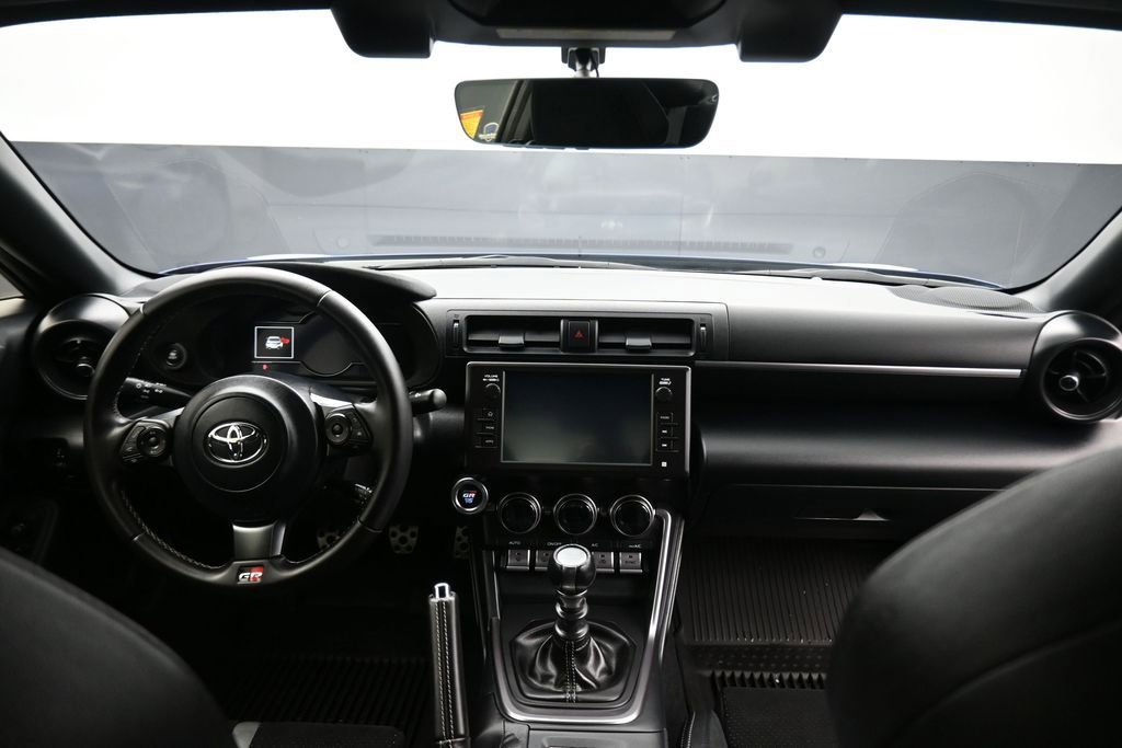 Used 2024 Toyota GR86 Premium RWD image 33