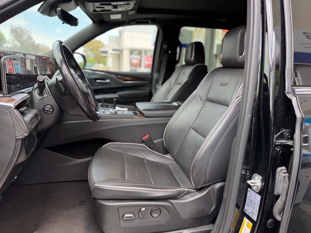Used 2023 Cadillac Escalade Premium Luxury RWD image 5