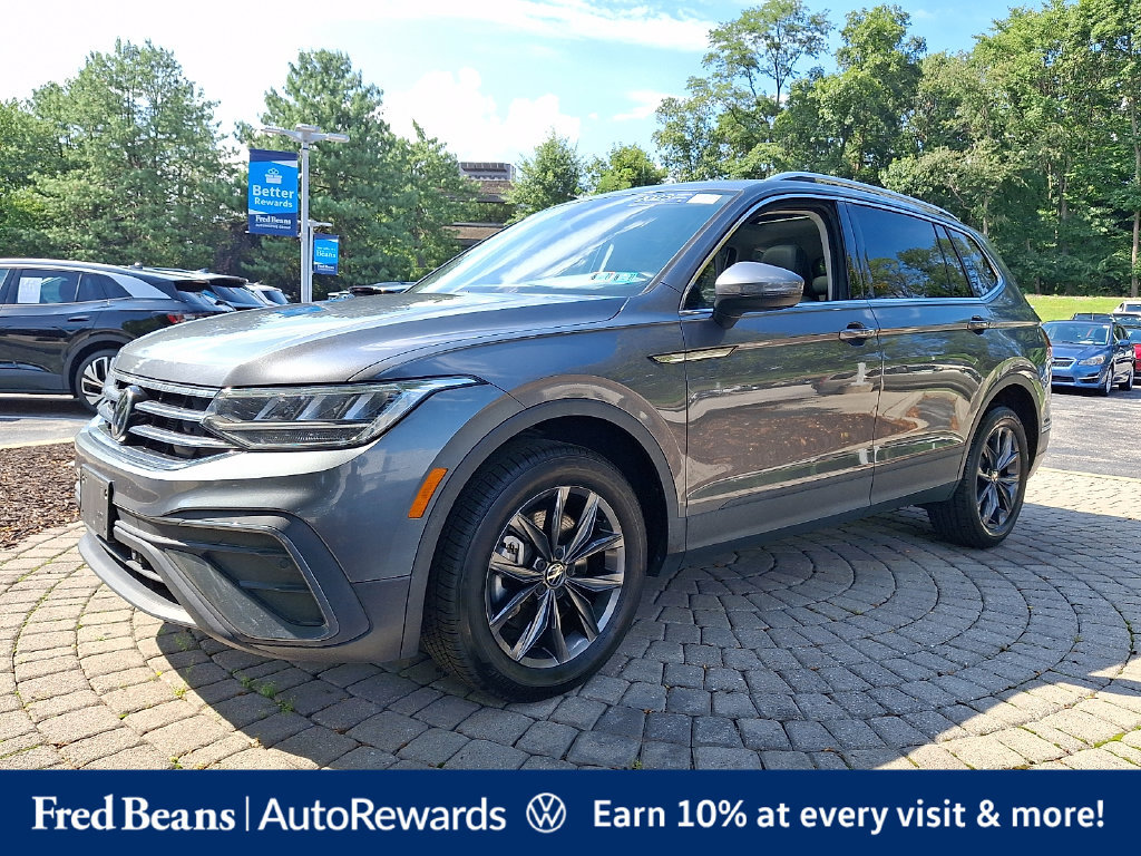 Certified 2023 Volkswagen Tiguan SE w/ Panoramic Sunroof Package AWD/4WD image 3