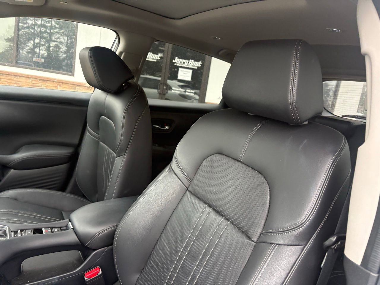 Used 2024 Honda HR-V EX-L image 3