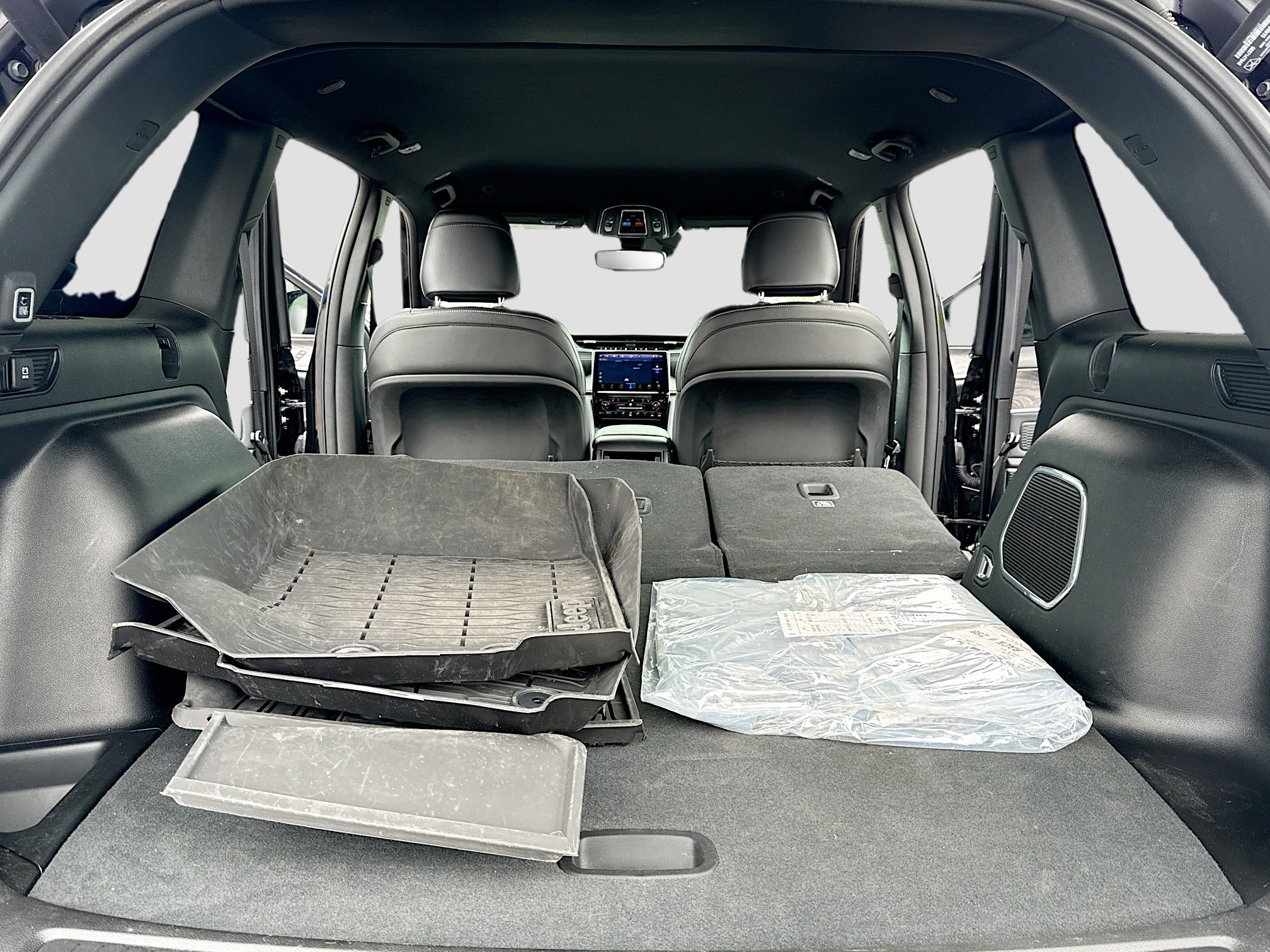 Used 2024 Jeep Grand Cherokee Limited w/ Black Appearance Package image 7