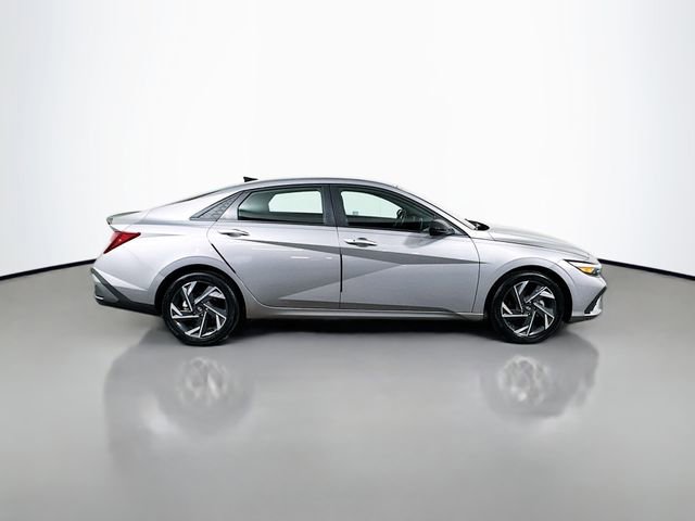 Certified 2025 Hyundai Elantra Sport FWD image 9