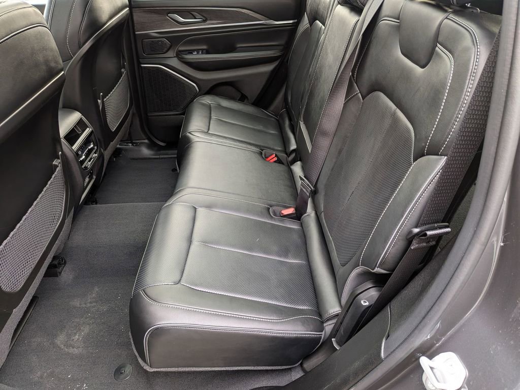 Used 2023 Jeep Grand Cherokee Overland image 26