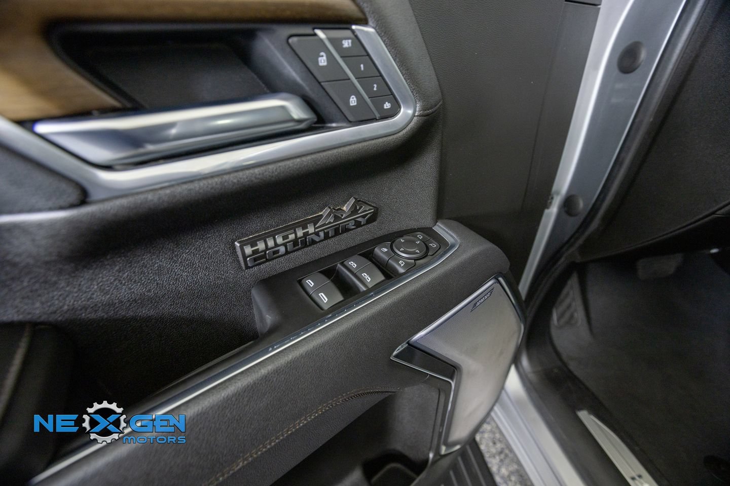 Used 2025 Chevrolet Silverado 1500 High Country w/ Technology Package AWD/4WD image 12