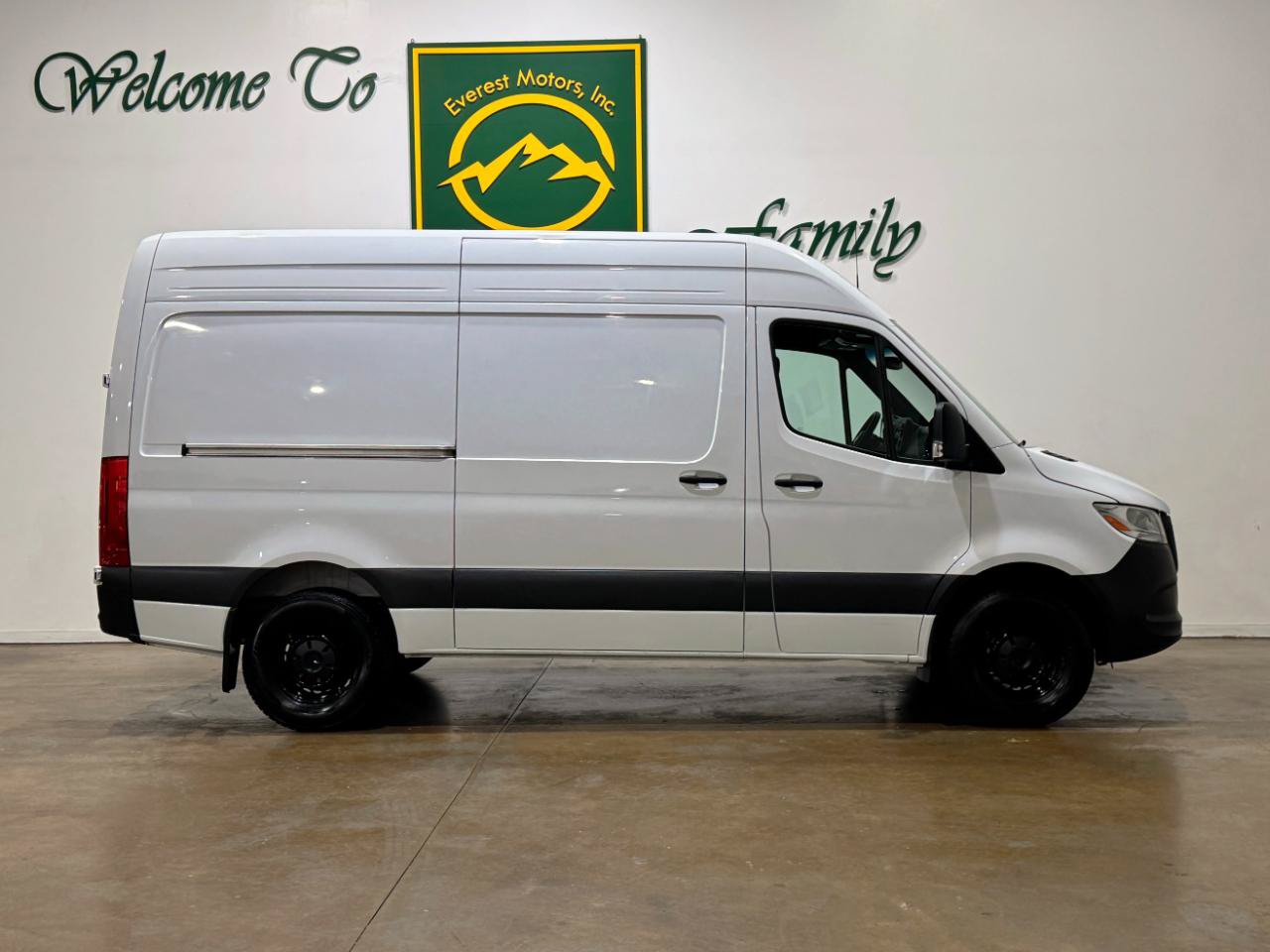 Used 2025 Mercedes-Benz Sprinter 2500 image 8