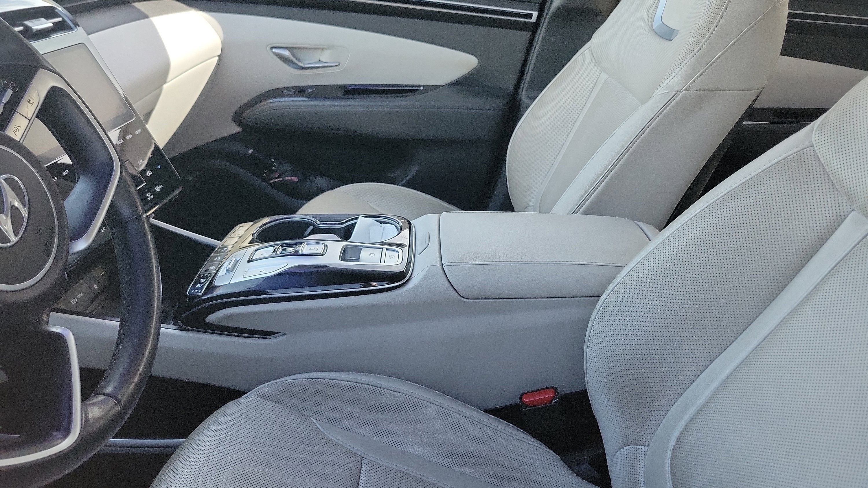 Certified 2022 Hyundai Tucson Limited w/ Cargo Package image 2