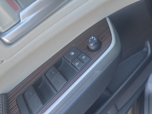 Used 2023 Toyota Sienna XLE FWD image 11