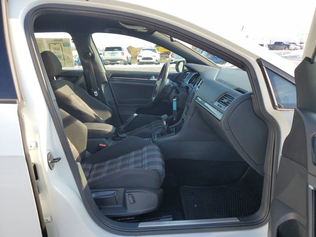 Used 2016 Volkswagen GTI S image 39