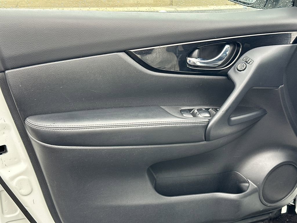 Used 2021 Nissan Rogue Sport SV image 10