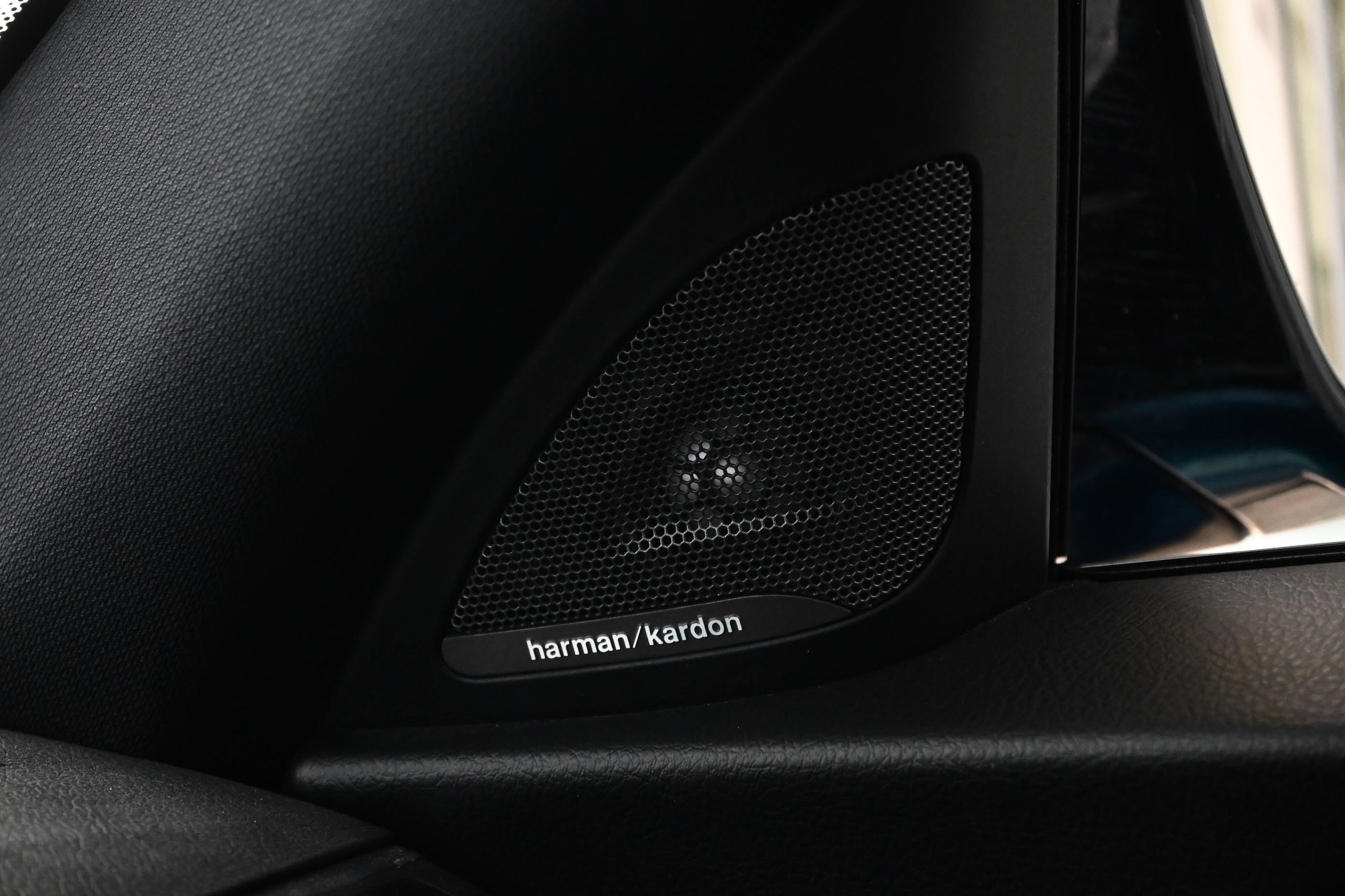 Used 2018 BMW M2 image 19