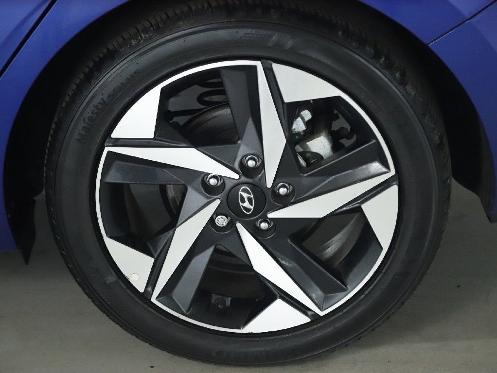 Used 2023 Hyundai Elantra Limited image 38