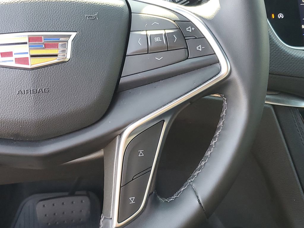 Certified 2025 Cadillac XT5 Luxury FWD image 12