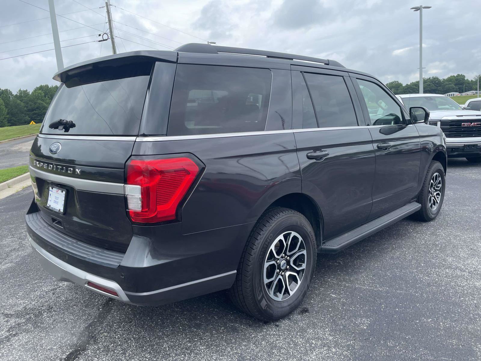 Used 2024 Ford Expedition XLT RWD image 16