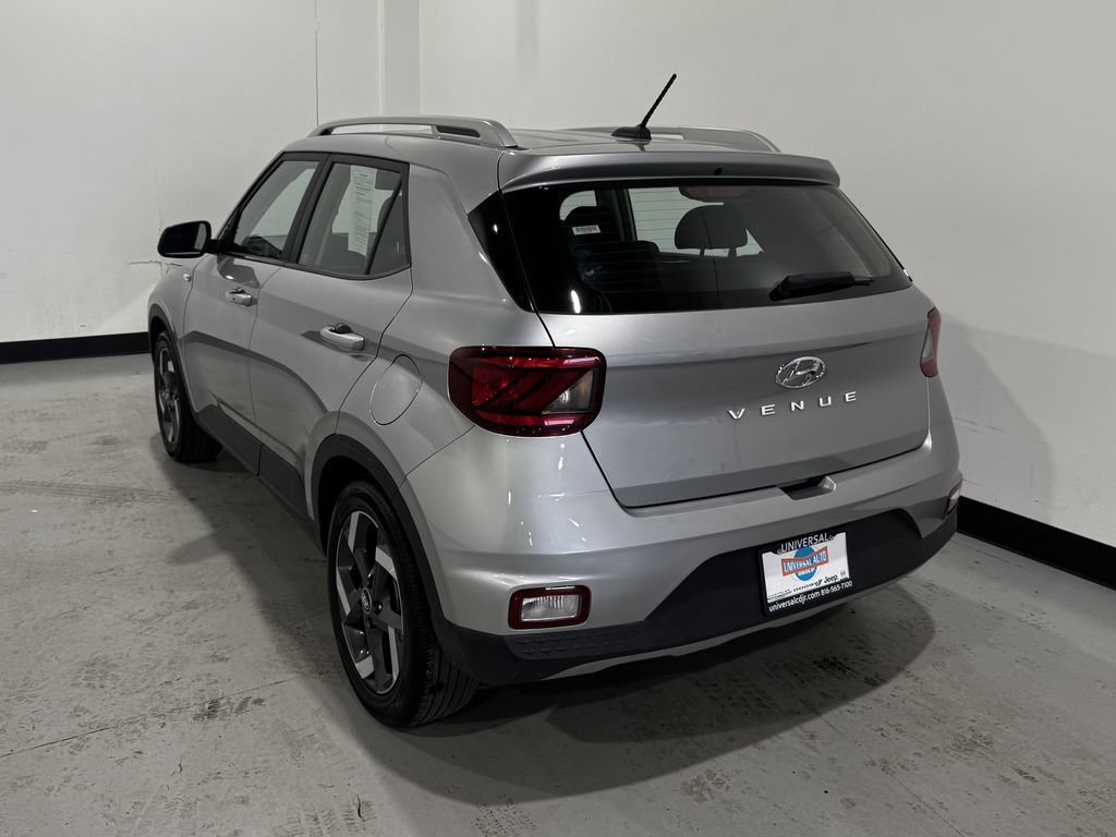 Used 2025 Hyundai Venue SEL FWD image 31