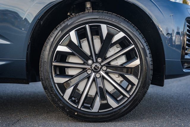New 2026 Volvo XC60 T8 Ultra w/ Protection Package Premier image 16