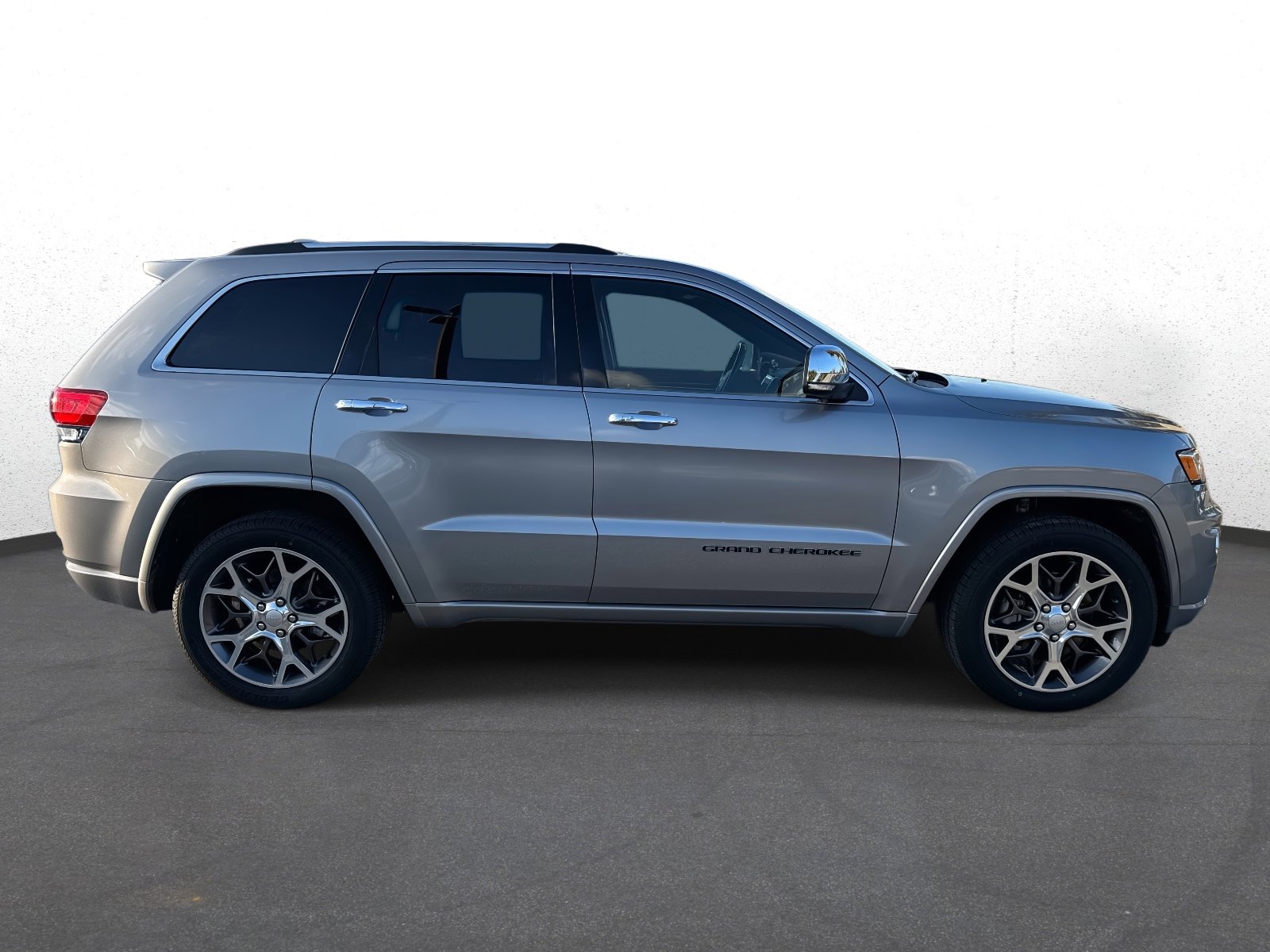Used 2021 Jeep Grand Cherokee Overland image 2