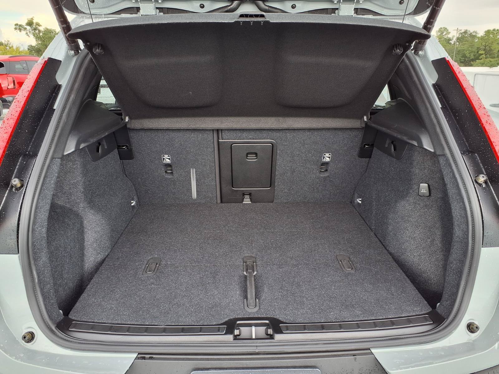Certified 2025 Volvo XC40 B5 Ultra AWD/4WD image 18