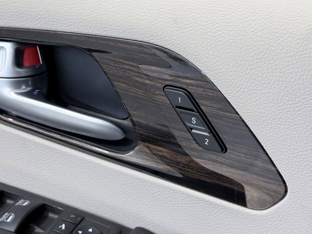 Used 2024 Chrysler Pacifica Limited image 37