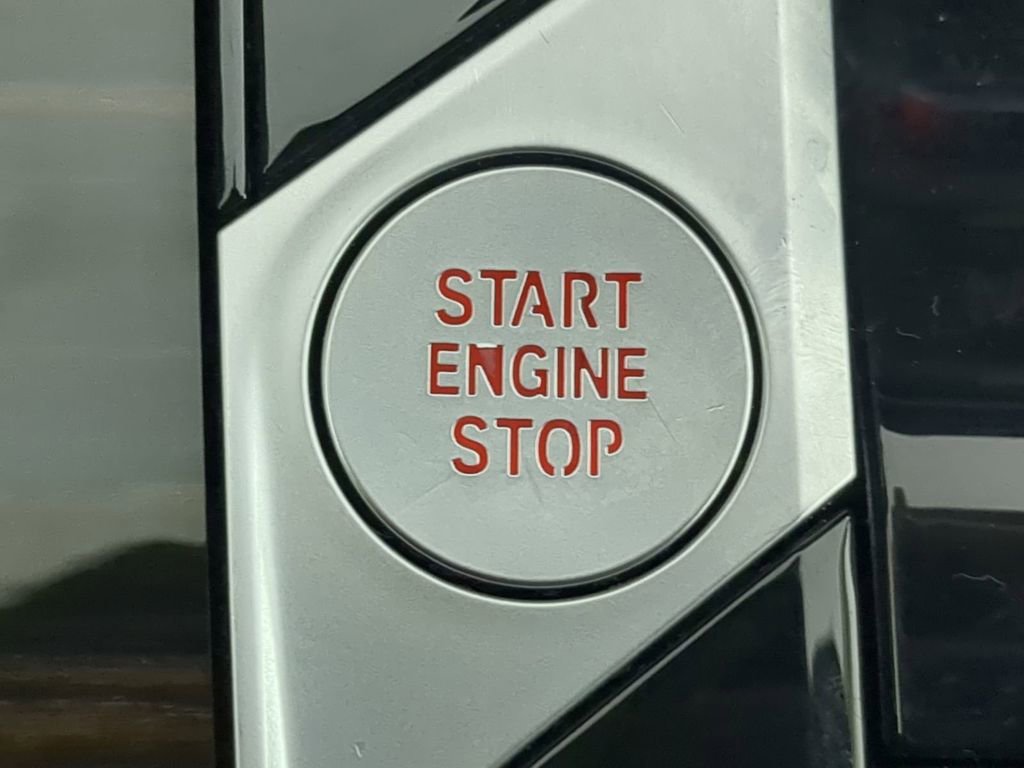 Used 2024 BMW X7 xDrive40i w/ Premium Package image 37