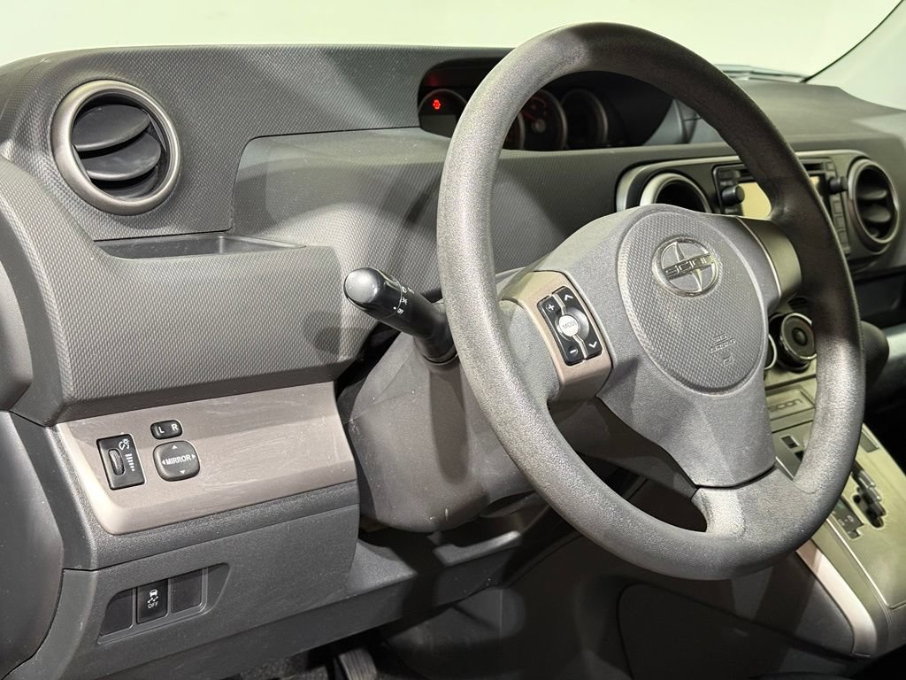 Used 2015 Scion xB FWD image 17