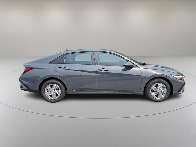 New 2026 Hyundai Elantra SE FWD image 8