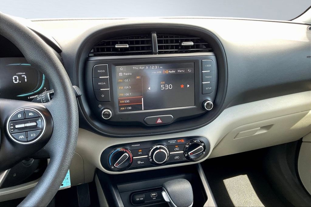 Used 2025 Kia Soul LX w/ LX Technology Package FWD image 10