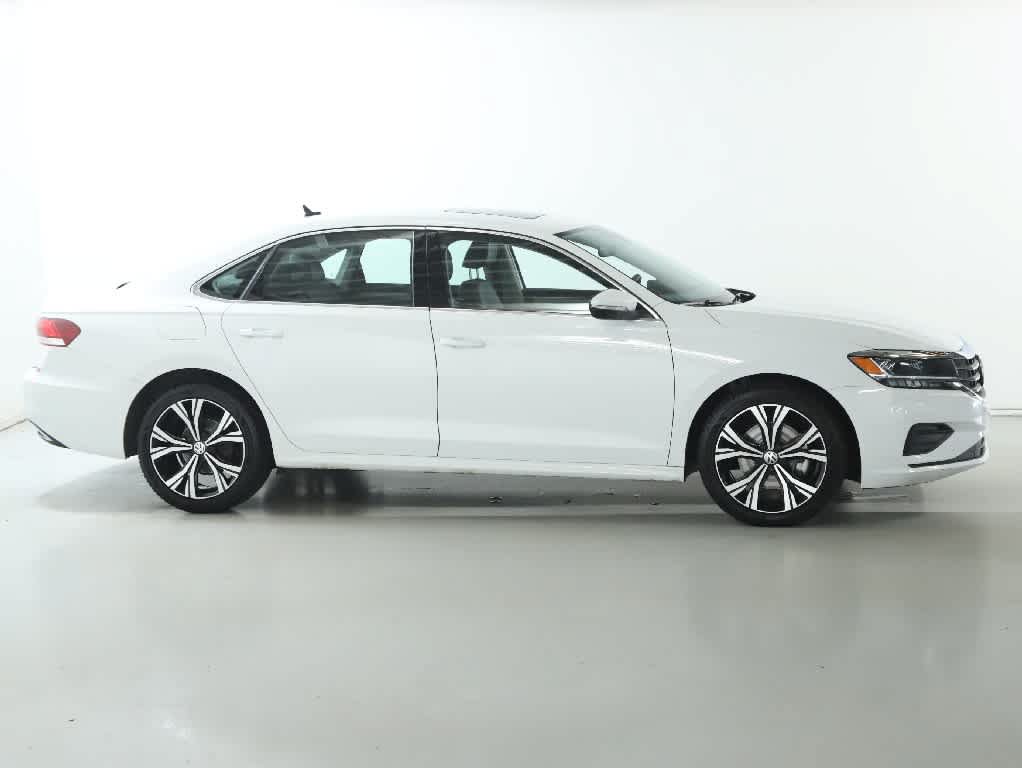 Certified 2022 Volkswagen Passat 2.0T SE FWD image 11