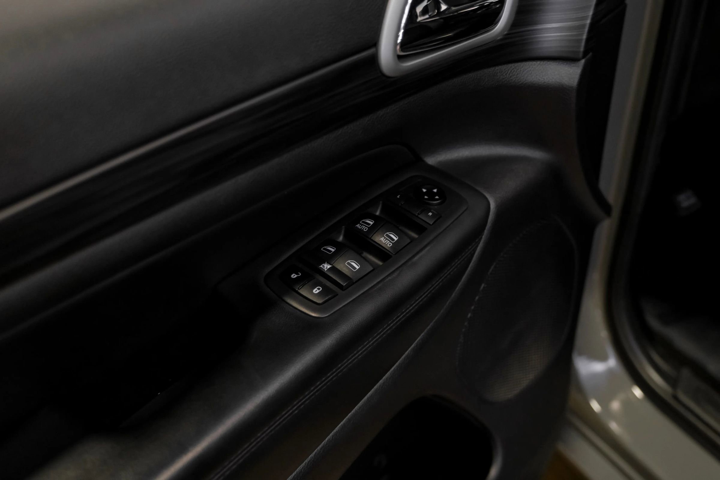 Used 2021 Jeep Grand Cherokee Laredo X RWD image 38