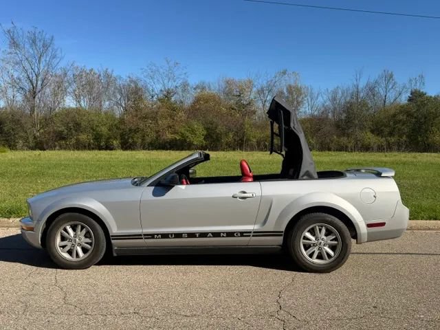 Used 2005 Ford Mustang Premium RWD image 23