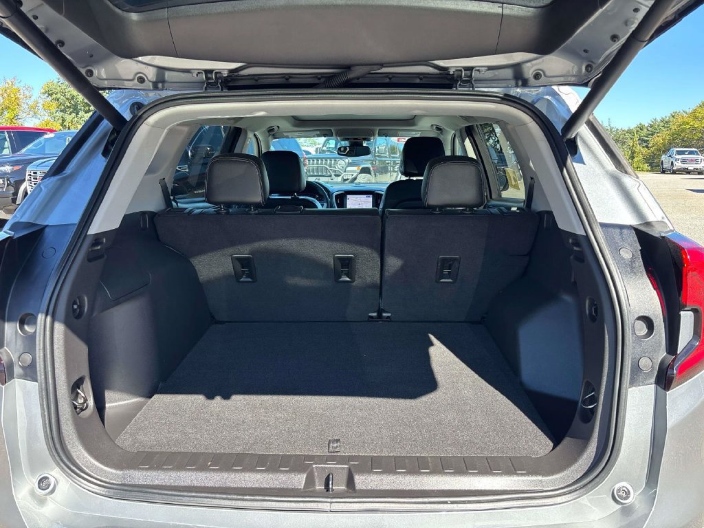 Used 2023 GMC Terrain SLT w/ Infotainment Package II AWD/4WD image 17